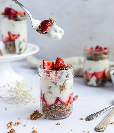 Strawberry shortcake with yogurt in a jar