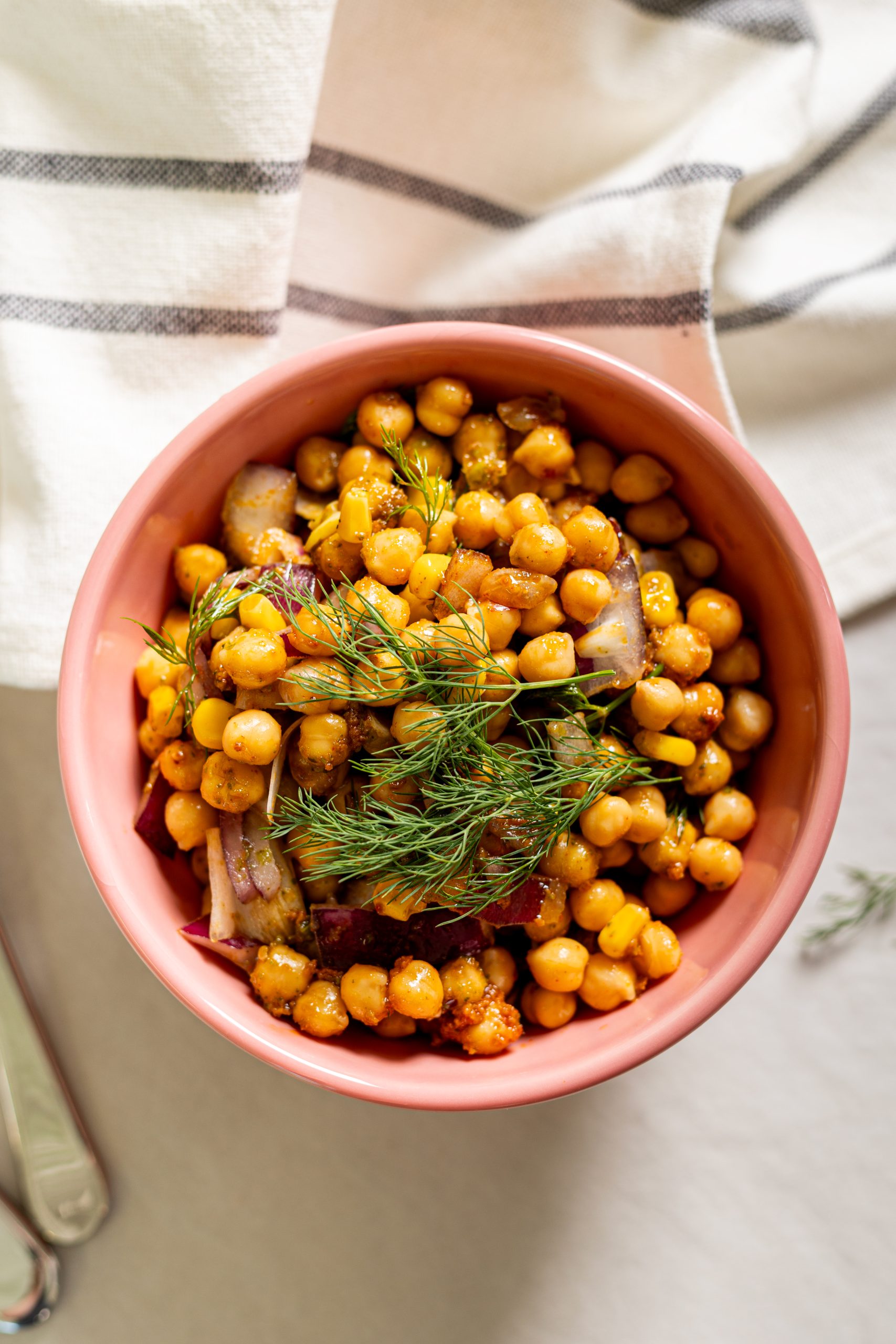Chickpea salad with spicy pesto